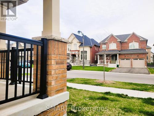 4 BRUCE WELCH AVENUE , Georgina, Ontario L4P 0J1 2