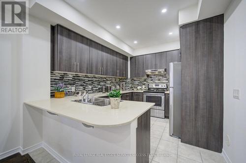 45 Ormerod Lane, Richmond Hill, ON - Indoor Photo Showing Kitchen With Double Sink With Upgraded Kitchen