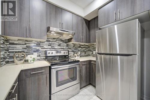 45 Ormerod Lane, Richmond Hill, ON - Indoor Photo Showing Kitchen With Upgraded Kitchen