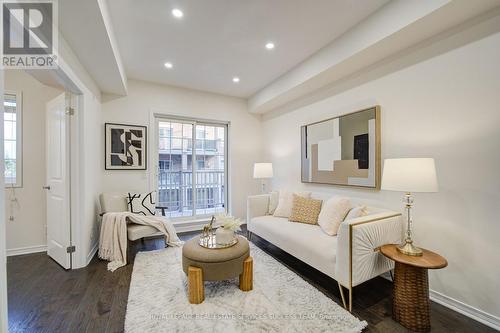 45 Ormerod Lane, Richmond Hill, ON - Indoor Photo Showing Living Room
