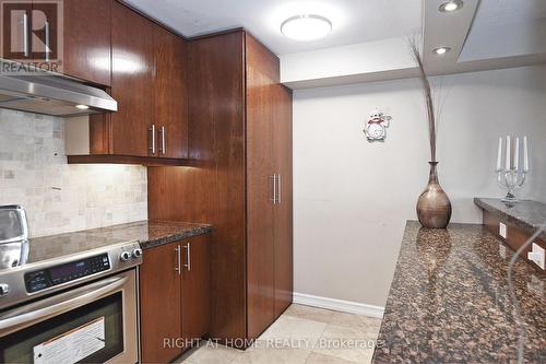 806 - 60 Inverlochy Boulevard, Markham, ON - Indoor Photo Showing Kitchen