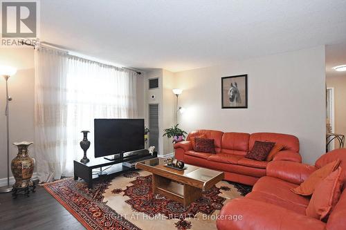 806 - 60 Inverlochy Boulevard, Markham, ON - Indoor Photo Showing Living Room
