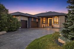8 Orchard Gate  Oak Bluff, MB R4G 0B9