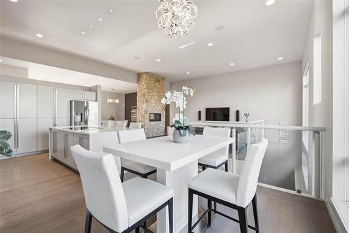 8 Orchard Gate, Oak Bluff, MB - Indoor Photo Showing Dining Room