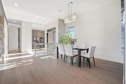 8 Orchard Gate, Oak Bluff, MB - Indoor Photo Showing Dining Room