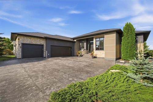 8 Orchard Gate, Oak Bluff, MB - Outdoor