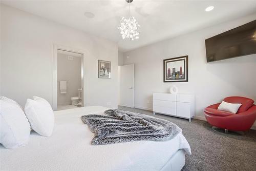 8 Orchard Gate, Oak Bluff, MB - Indoor Photo Showing Bedroom