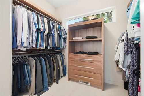 8 Orchard Gate, Oak Bluff, MB - Indoor With Storage