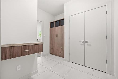 8 Orchard Gate, Oak Bluff, MB - Indoor Photo Showing Other Room