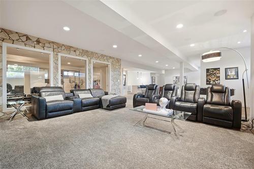 8 Orchard Gate, Oak Bluff, MB - Indoor Photo Showing Other Room