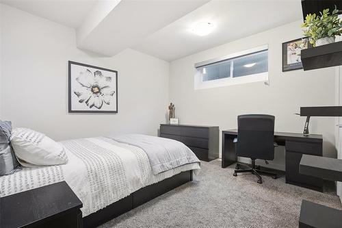8 Orchard Gate, Oak Bluff, MB - Indoor Photo Showing Bedroom