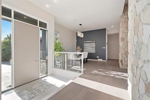 8 Orchard Gate, Oak Bluff, MB - Indoor Photo Showing Other Room