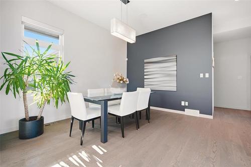 8 Orchard Gate, Oak Bluff, MB - Indoor Photo Showing Dining Room