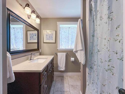 54 Ferry Road, Cornwall, PE - Indoor Photo Showing Bathroom