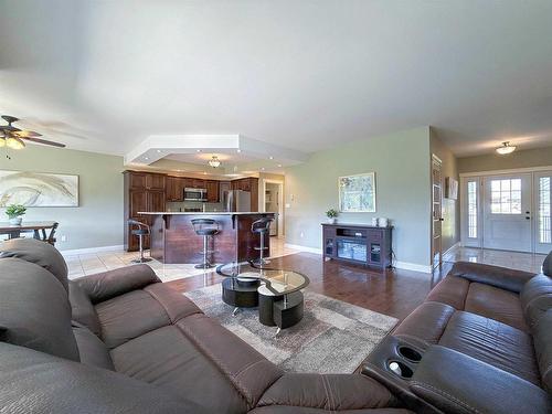 54 Ferry Road, Cornwall, PE - Indoor Photo Showing Living Room