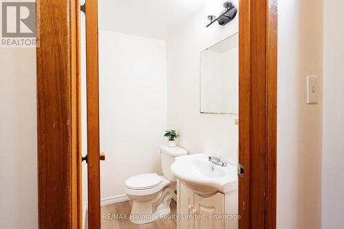 117 Old Country Drive, Kitchener, ON - Indoor Photo Showing Bathroom