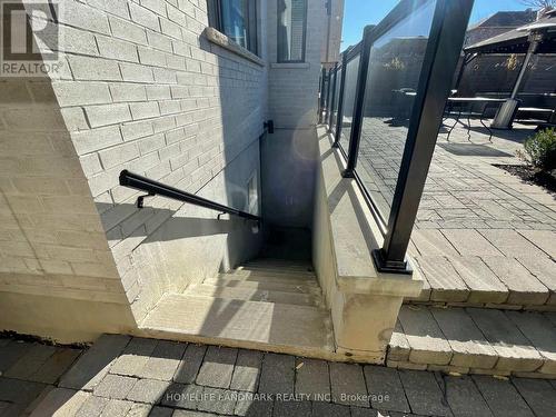BASEMENT APT - 8 KENT MATTHEW STREET , Richmond Hill, Ontario L4E 1C9 2