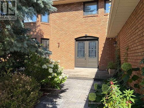 23 LACEY COURT , Aurora, Ontario L4G 5G3 3