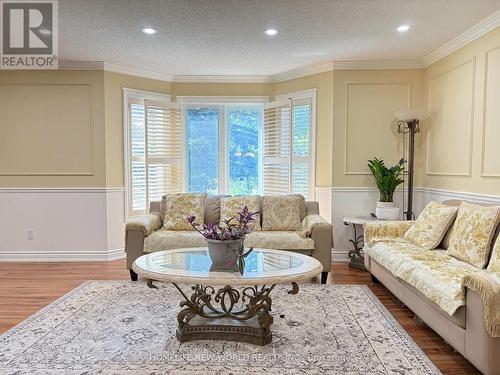 23 LACEY COURT , Aurora, Ontario L4G 5G3 4