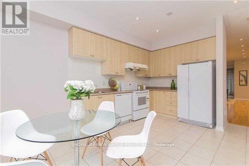 UPPER - 6 ALTAMONT ROAD , Toronto, Ontario M2M 1S4 4