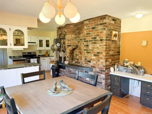 556 Coal Harbour Rd, Coal Harbour, BC 