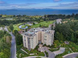 #506-5388 Hill Rise Terr Saanich, BC V8Y 3K3