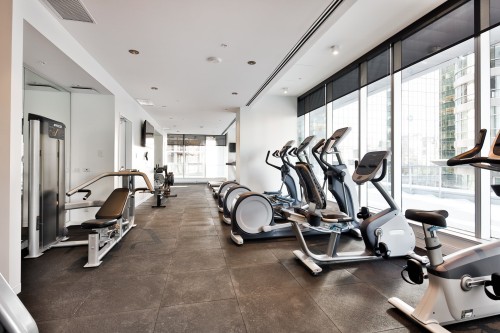 Exercise Room - 504-1155 Rue De La Montagne, Montréal (Ville-Marie), QC - Indoor Photo Showing Gym Room