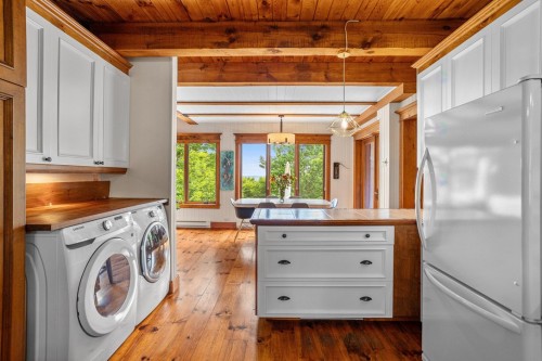 Cuisine - 71 Ch. Eagle Nest, Saint-Adolphe-D'Howard, QC - Indoor Photo Showing Laundry Room