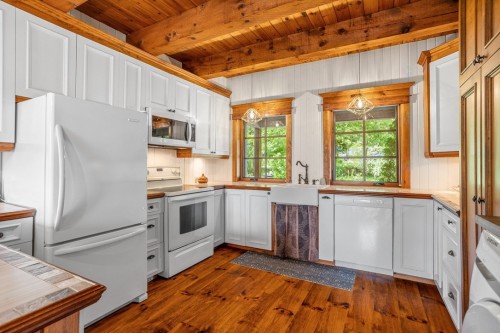 Cuisine - 71 Ch. Eagle Nest, Saint-Adolphe-D'Howard, QC - Indoor Photo Showing Kitchen