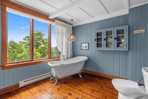 Salle de bains attenante à la CCP - 71 Ch. Eagle Nest, Saint-Adolphe-D'Howard, QC - Indoor Photo Showing Bathroom