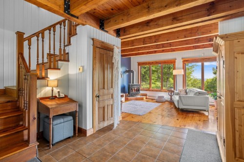 Hall d'entrée/Vestibule - 71 Ch. Eagle Nest, Saint-Adolphe-D'Howard, QC - Indoor Photo Showing Other Room