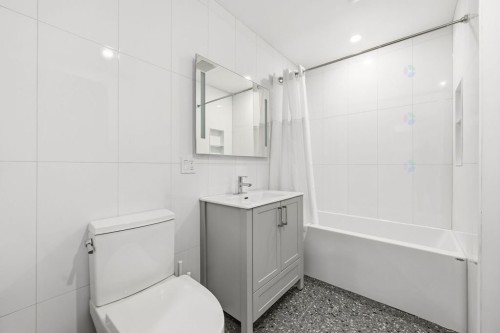 Bathroom - 385 Rue Gilford, Montréal (Le Plateau-Mont-Royal), QC - Indoor Photo Showing Bathroom
