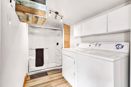 Salle de bains - 23 Ch. De La Blanche, Val-Des-Monts, QC - Indoor Photo Showing Laundry Room