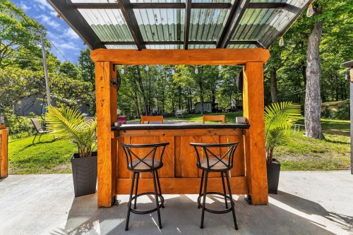 Bar - 23 Ch. De La Blanche, Val-Des-Monts, QC - Outdoor