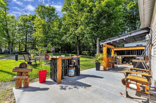 Terrasse - 23 Ch. De La Blanche, Val-Des-Monts, QC - Outdoor