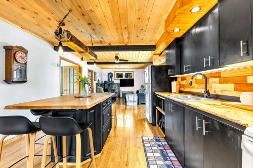 Cuisine - 23 Ch. De La Blanche, Val-Des-Monts, QC - Indoor Photo Showing Kitchen With Double Sink