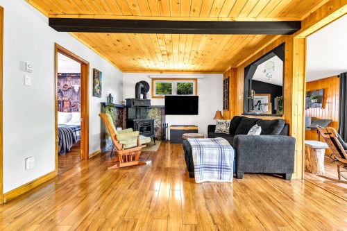 Salon - 23 Ch. De La Blanche, Val-Des-Monts, QC - Indoor Photo Showing Living Room
