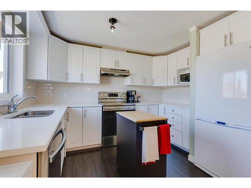 4616 Gray Drive, Prince George, BC - Indoor Photo Showing Kitchen With Double Sink