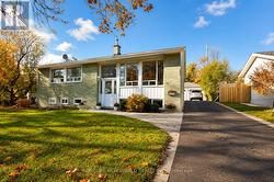54 SOUTHWELL DRIVE Toronto, ON M3B 2N9
