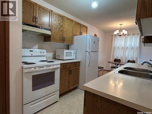 4 416 Heritage Drive, Estevan, SK - Indoor Photo Showing Kitchen With Double Sink