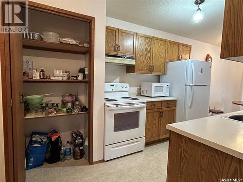 4 416 Heritage Drive, Estevan, SK - Indoor Photo Showing Kitchen
