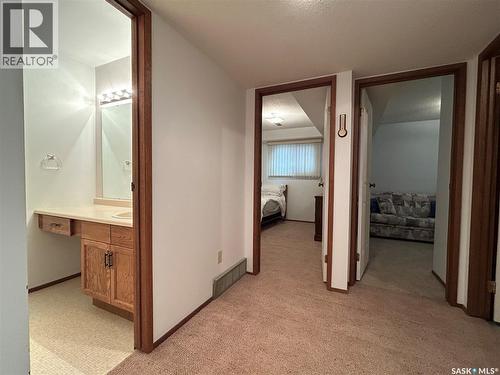 4 416 Heritage Drive, Estevan, SK - Indoor