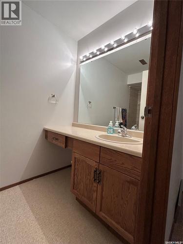 4 416 Heritage Drive, Estevan, SK - Indoor Photo Showing Bathroom
