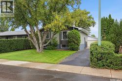 210 Lloyd CRESCENT  Saskatoon, SK S7L 4Z1