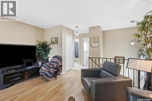 210 Lloyd Crescent, Saskatoon, SK - Indoor Photo Showing Living Room