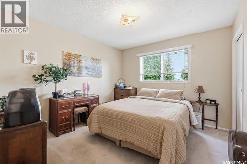 210 Lloyd Crescent, Saskatoon, SK - Indoor Photo Showing Bedroom