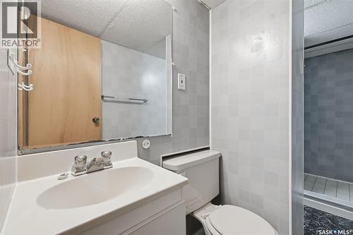 210 Lloyd Crescent, Saskatoon, SK - Indoor Photo Showing Bathroom