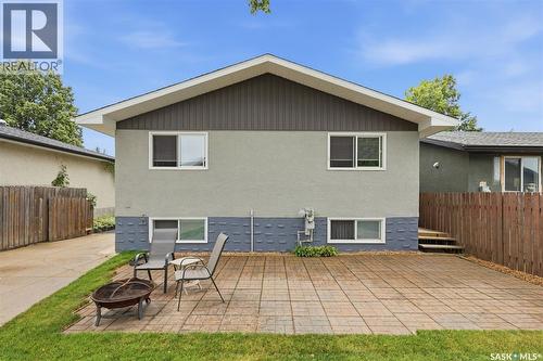 210 Lloyd Crescent, Saskatoon, SK - Outdoor With Exterior