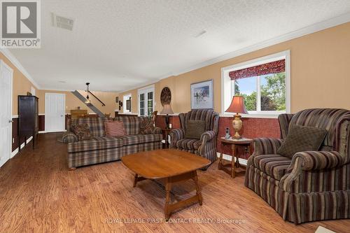 22 Procee Circle, Oro-Medonte, ON - Indoor Photo Showing Living Room