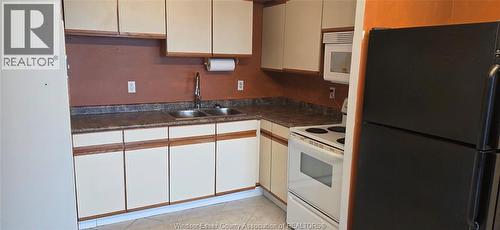 150 Park Unit# 2315, Windsor, ON - Indoor Photo Showing Kitchen With Double Sink